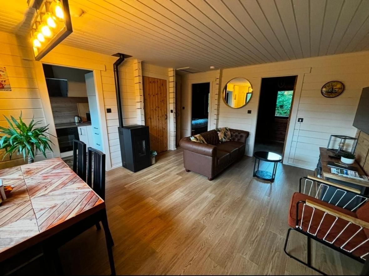 Gites Douillets : Chalet Sur Pilotis Houyet Exterior foto